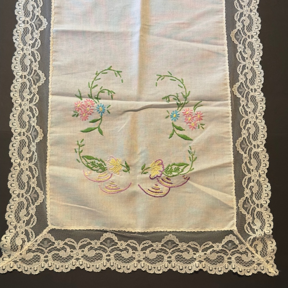 Vintage Table Runner Flower Floral Lace Embroidered 39x15 Cottagecore Farmhouse